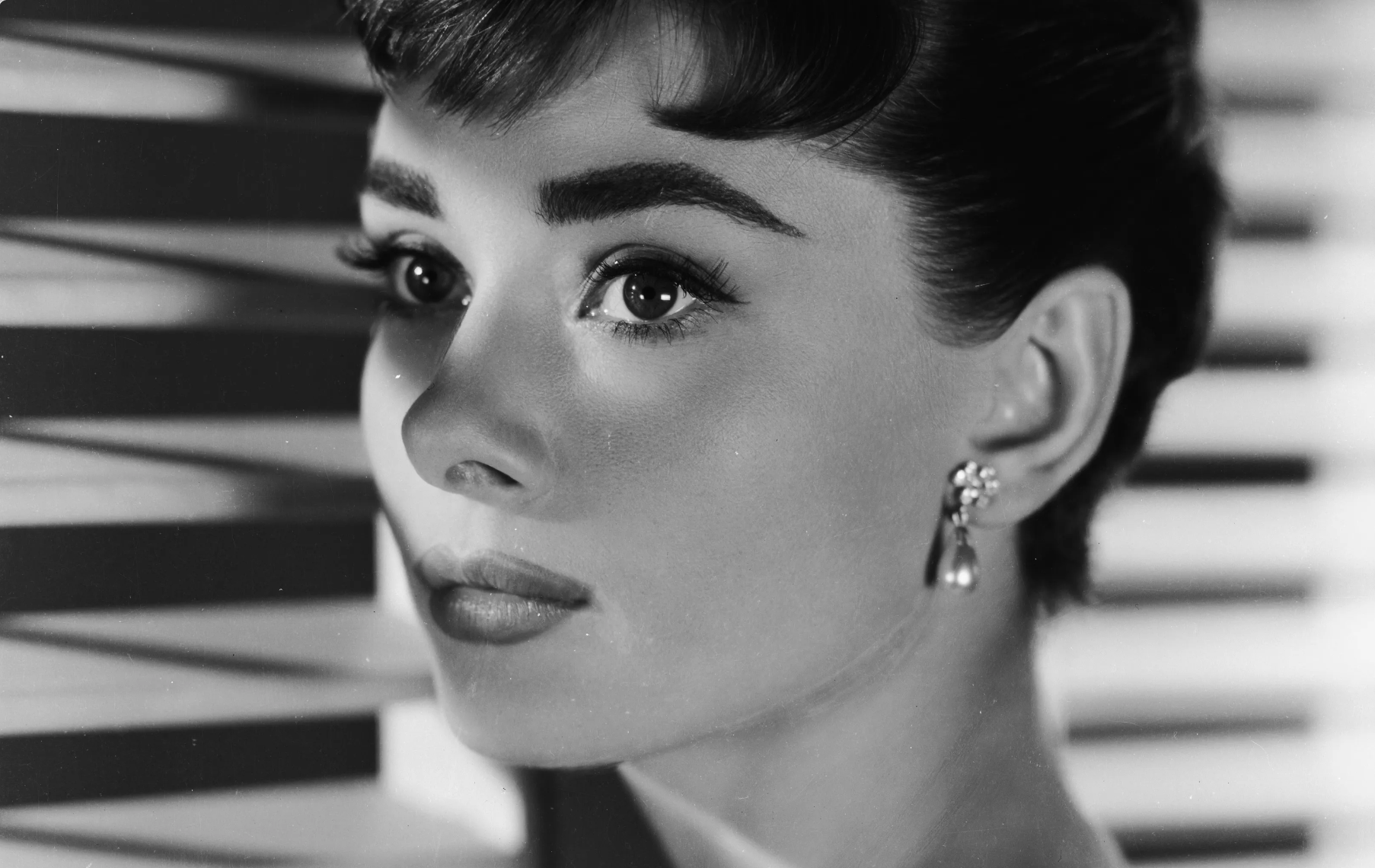 Style Icon: Audrey Hepburn
– Besame Cosmetics Style Icon: Audrey Hepburn
– Besame Cosmetics